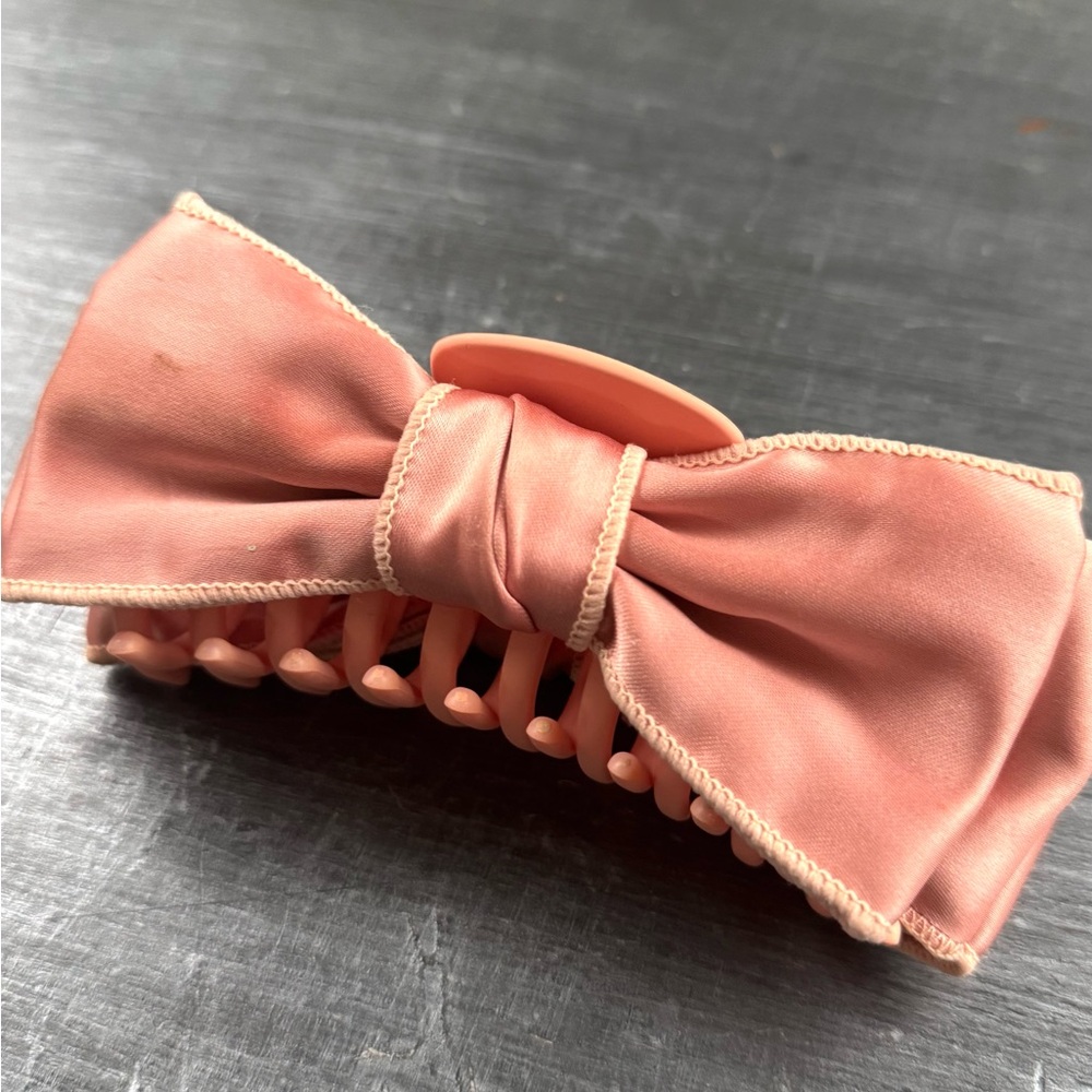 Sincerely Jules Claw Clip Large Satin Bow in Dusty Rose Pink - Picture 3 of 8